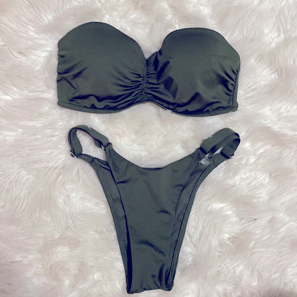 Victoria Secret bikini set, olive green. 34C/M adjustable bottom